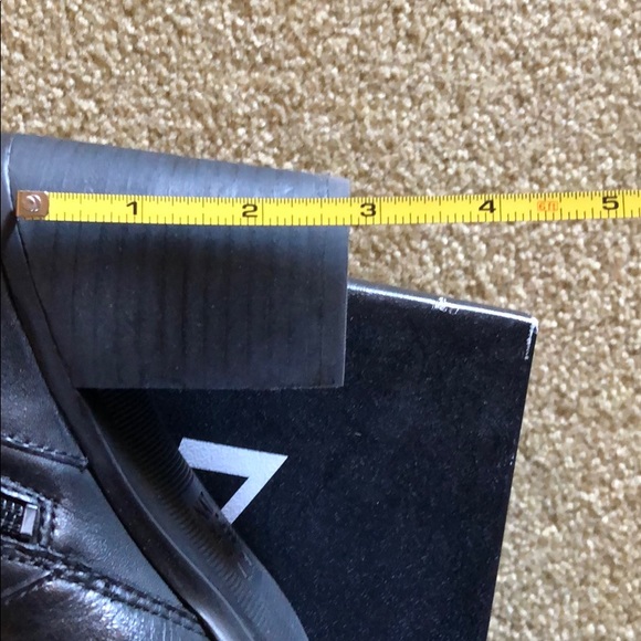 7.5 W Naturalizer Ankle Boot - Picture 6 of 7